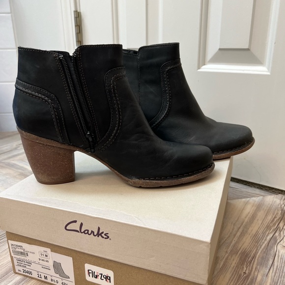 Clarks Carleta Paris side zip Black size 11 NWT - Picture 4 of 5